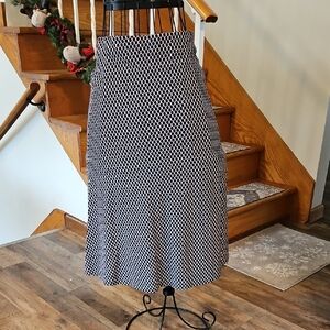 👗Ann Taylor Black and White A-Line Skirt